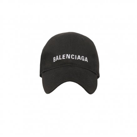 قبعة من Balenciaga