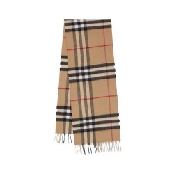 شال The Classic Check من Burberry
