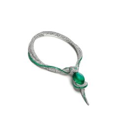 عقد The Hypnotic Emerald Necklace من Bvlgari