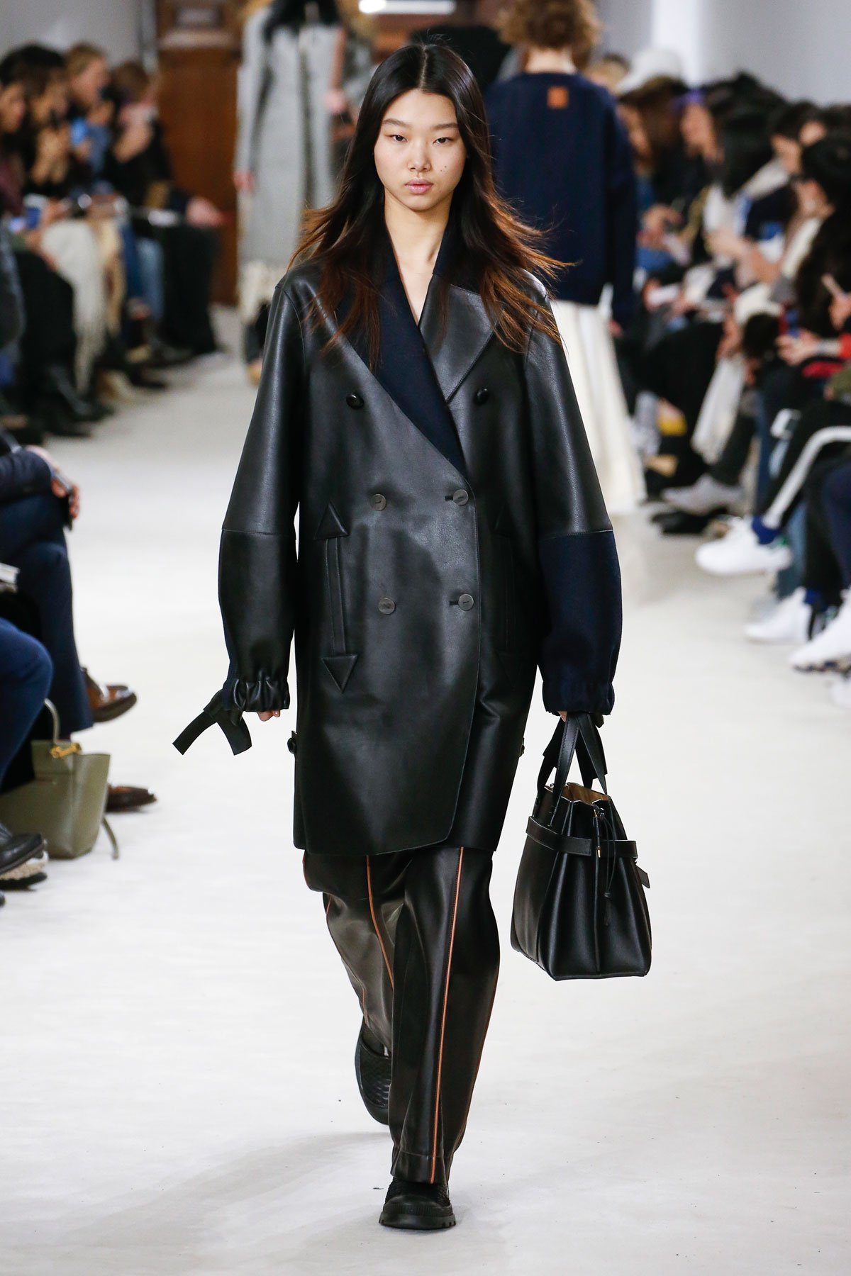 عرض أزياء Loewe لخريف 2018، خلال أسبوع الموضة في باريس