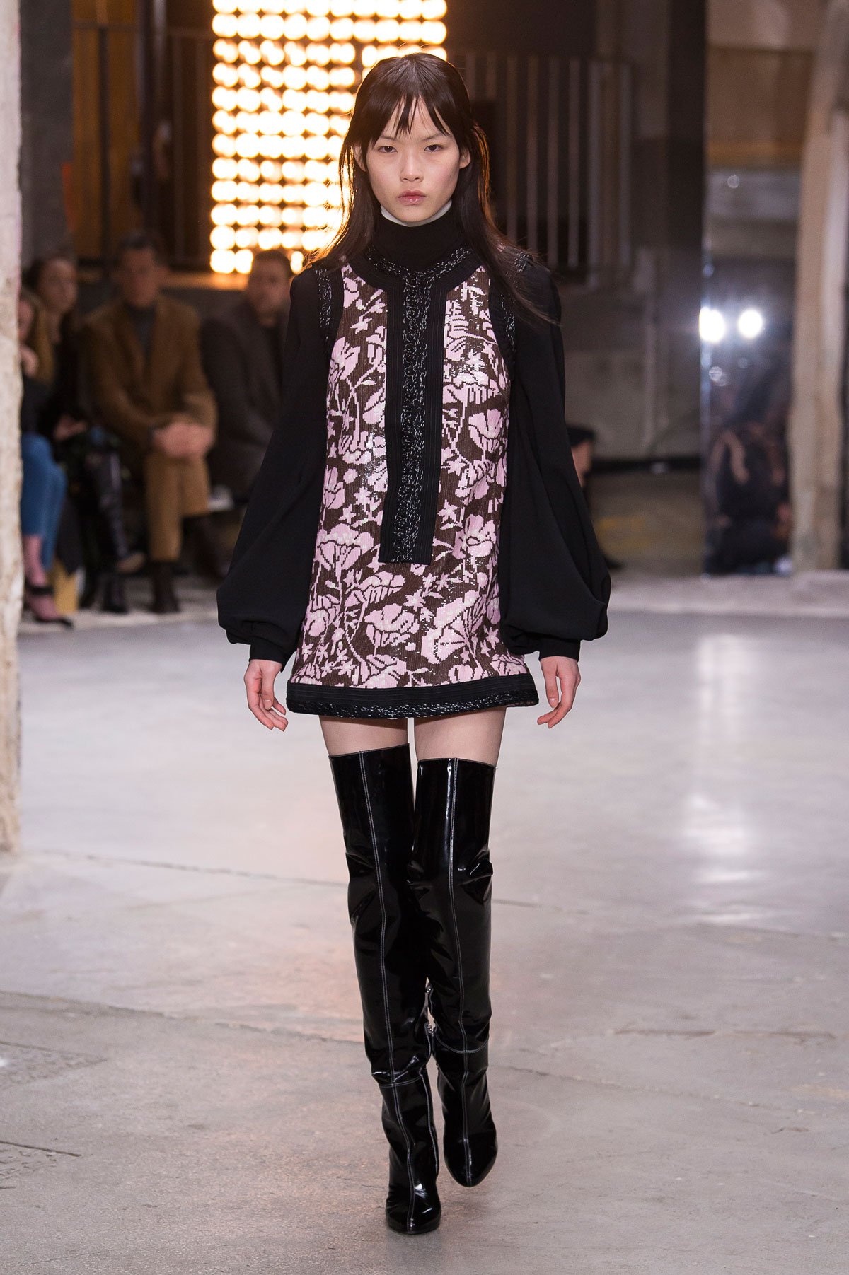 عرض أزياء Giambattista Valli لخريف 2018، خلال أسبوع الموضة في باريس