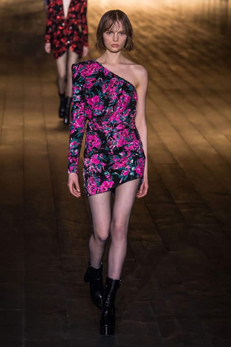 عرض أزياء Saint Laurent Paris لخريف 2018، خلال أسبوع الموضة في باريس