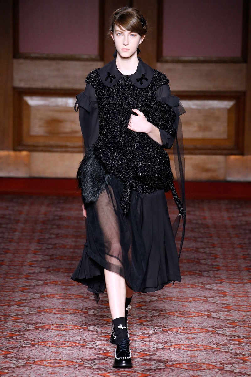 عرض أزياء Simone Rocha  لخريف 2018، خلال أسبوع الموضة في لندن