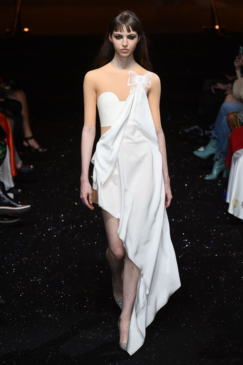 عرض أزياء Viktor & Rolf للخياطة الراقية لخريف 2018