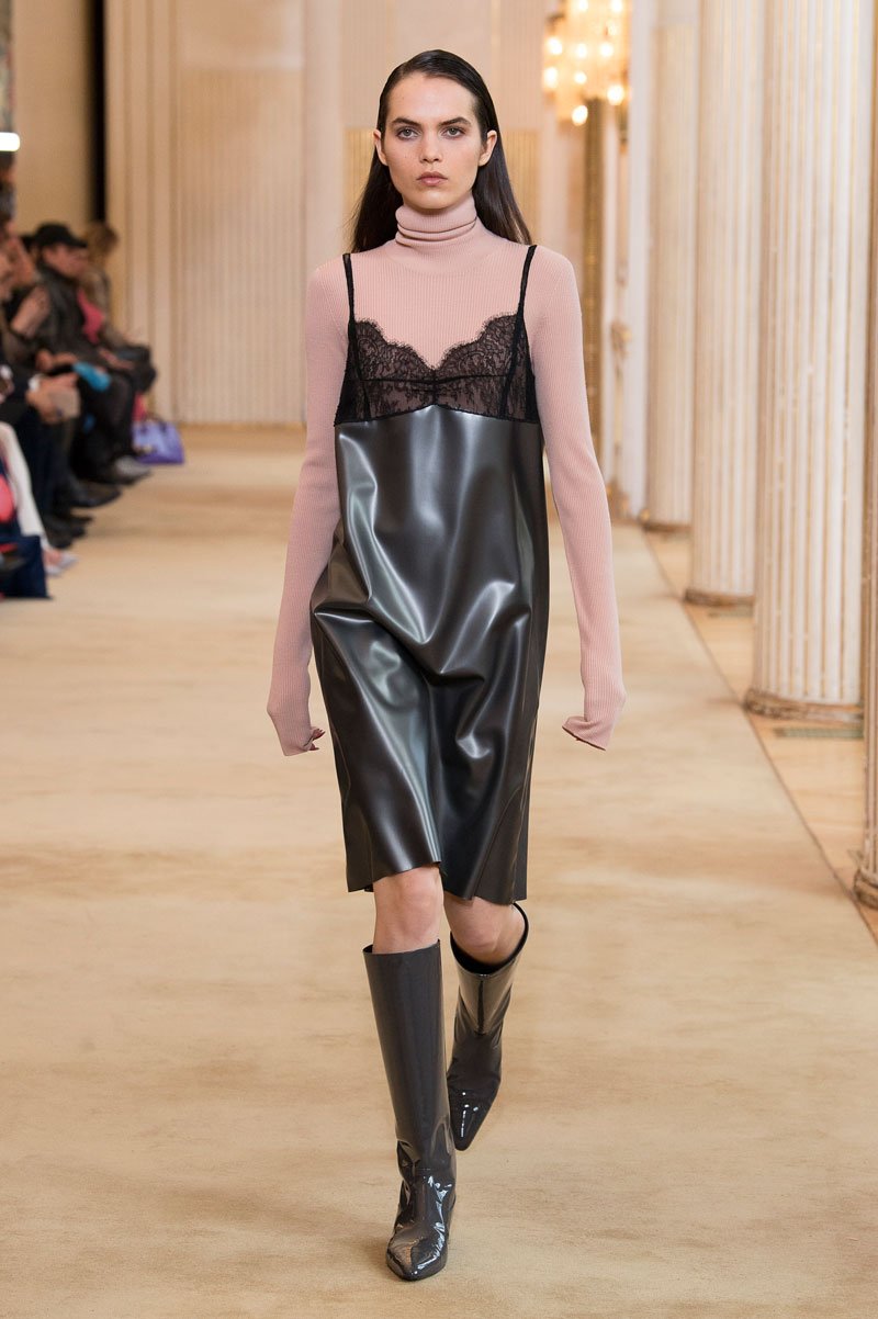 عرض أزياء Nina Ricci لخريف 2018، خلال أسبوع الموضة في باريس