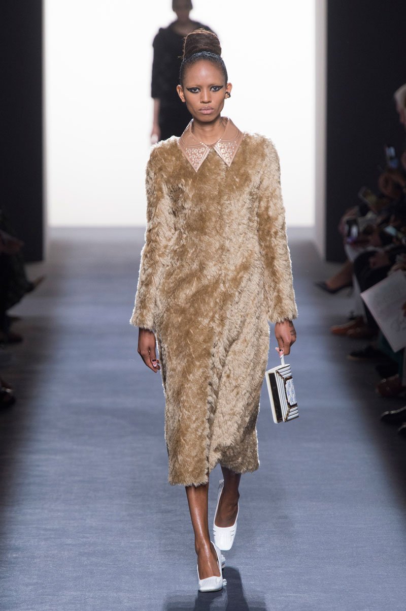 عرض أزياء Fendi للخياطة الراقية لخريف 2018