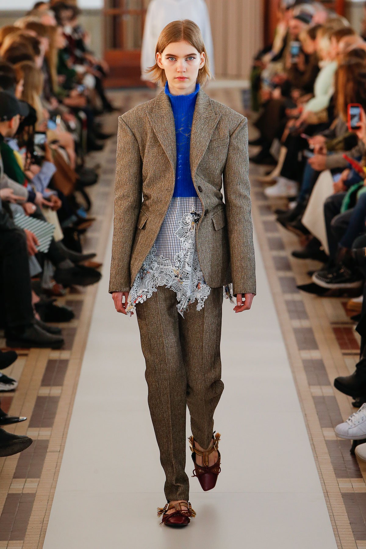 عرض أزياء Carven  لخريف 2018، خلال أسبوع الموضة في باريس