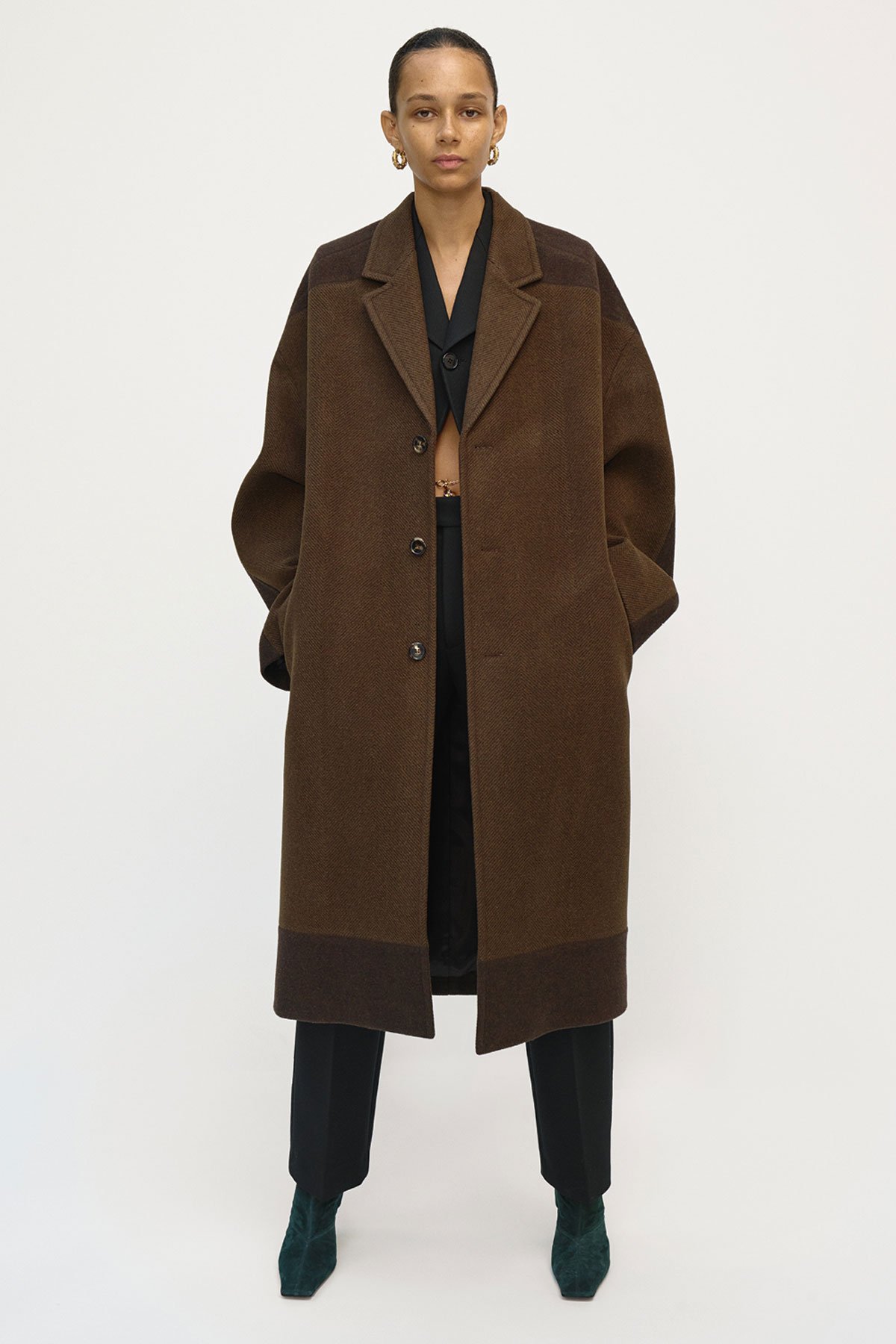 عرض أزياء C&eacute;line لخريف 2018، خلال أسبوع الموضة في باريس