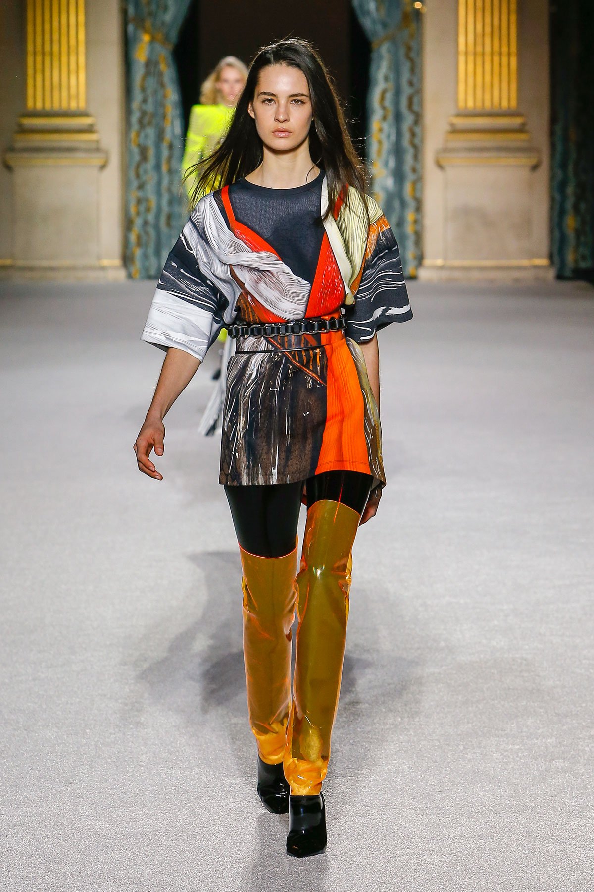 عرض أزياء Balmain لخريف 2018، خلال أسبوع الموضة في باريس