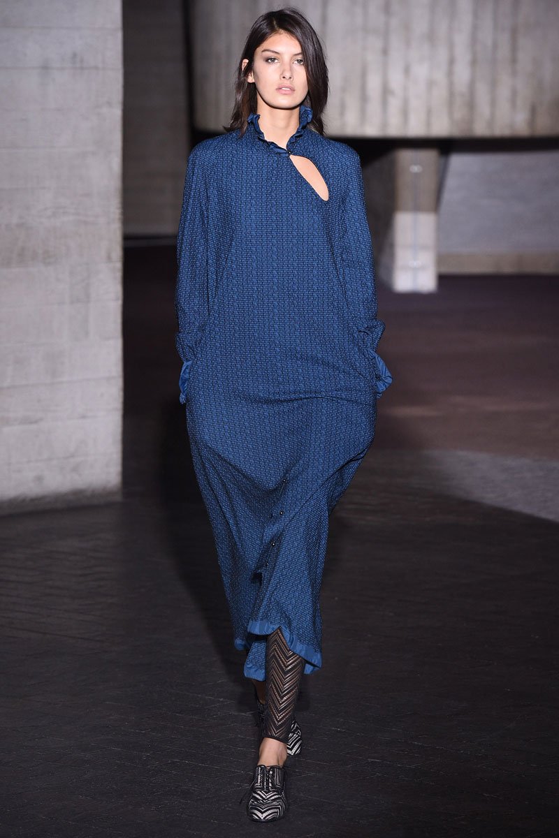 عرض أزياء Roland Mouret لخريف 2018، خلال أسبوع الموضة في باريس