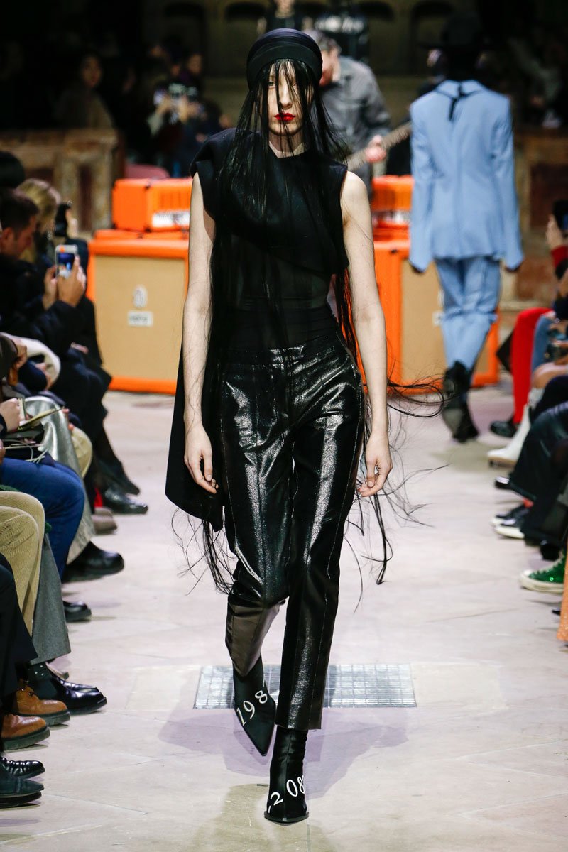 عرض أزياء Yang Li لخريف 2018، خلال أسبوع الموضة في باريس