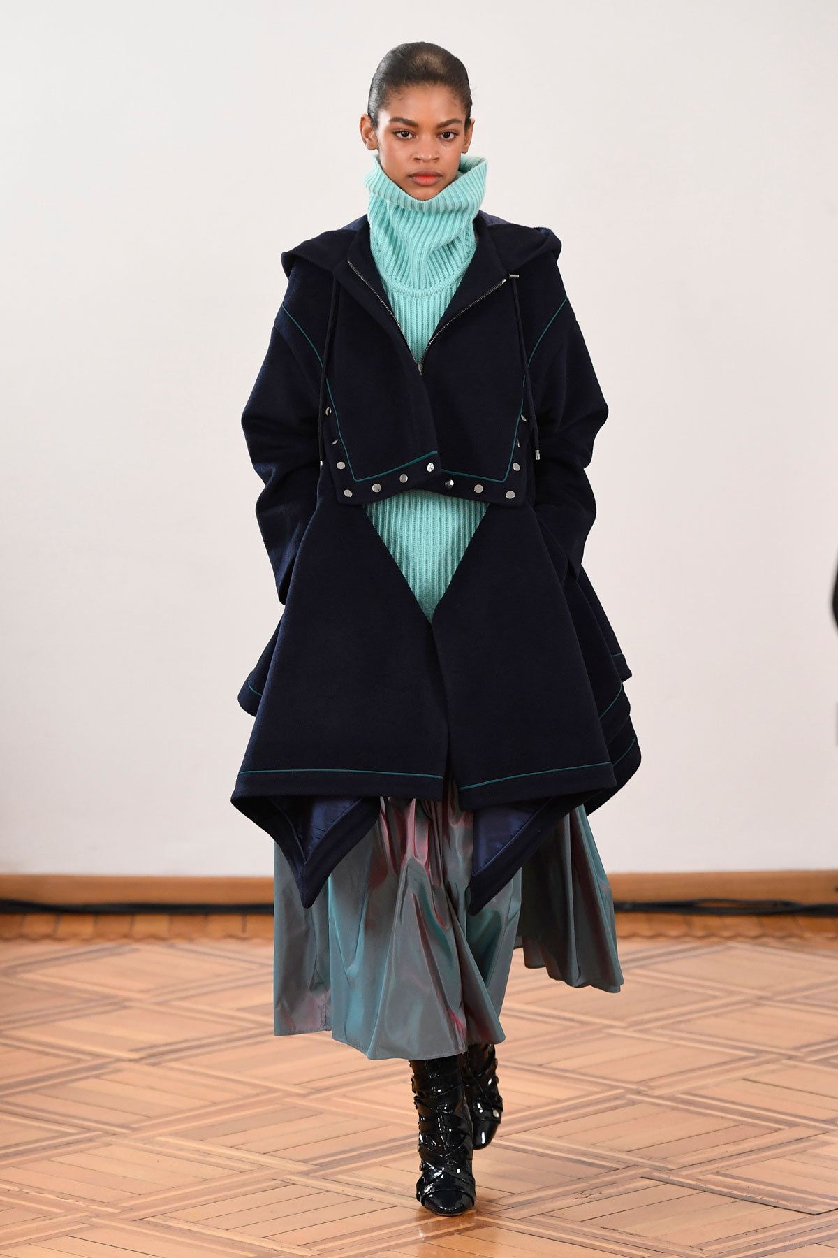 عرض أزياء Antonio Berardi  لخريف 2018، خلال أسبوع الموضة في لندن