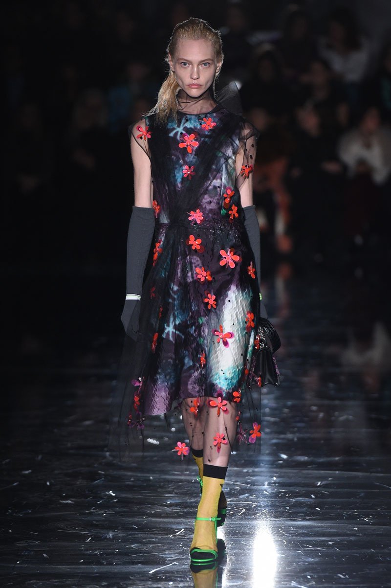 عرض أزياء Prada لخريف 2018، خلال أسبوع الموضة في ميلانو