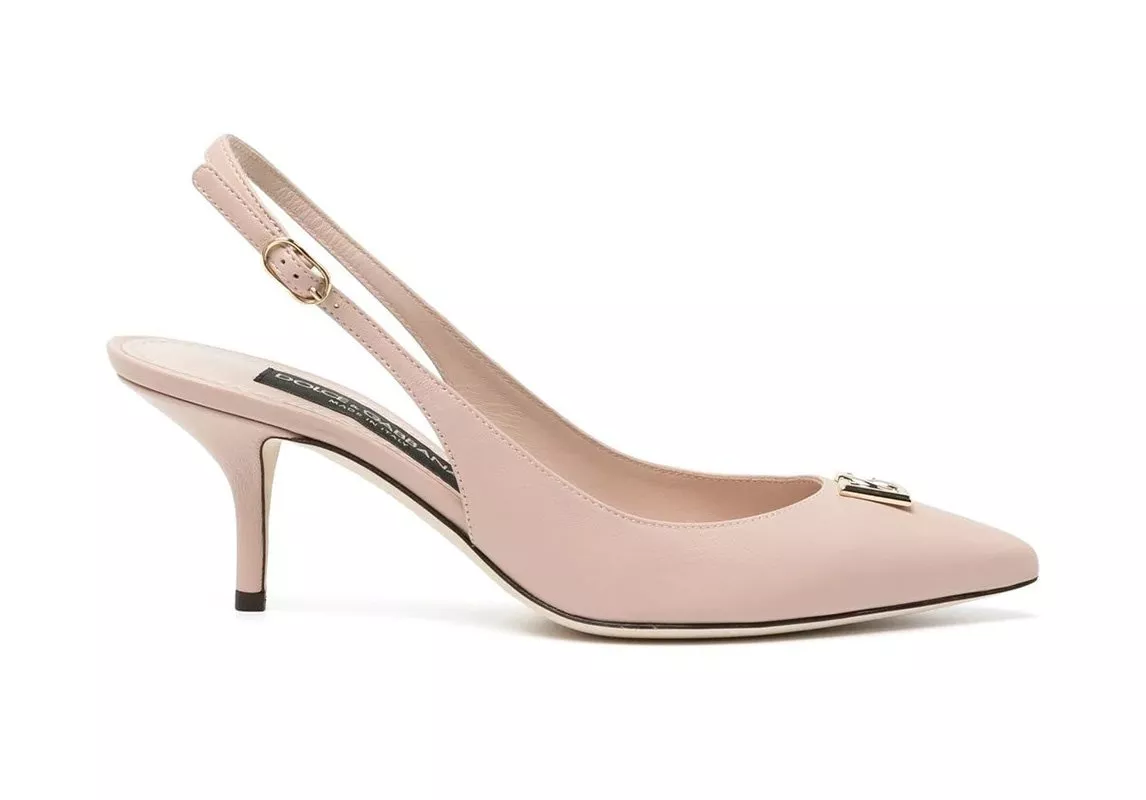 الحذاء أيضاً على قائمة دبش العروس، وهذه أجمل الموديلات لتتسوّقيها في صيف 2022