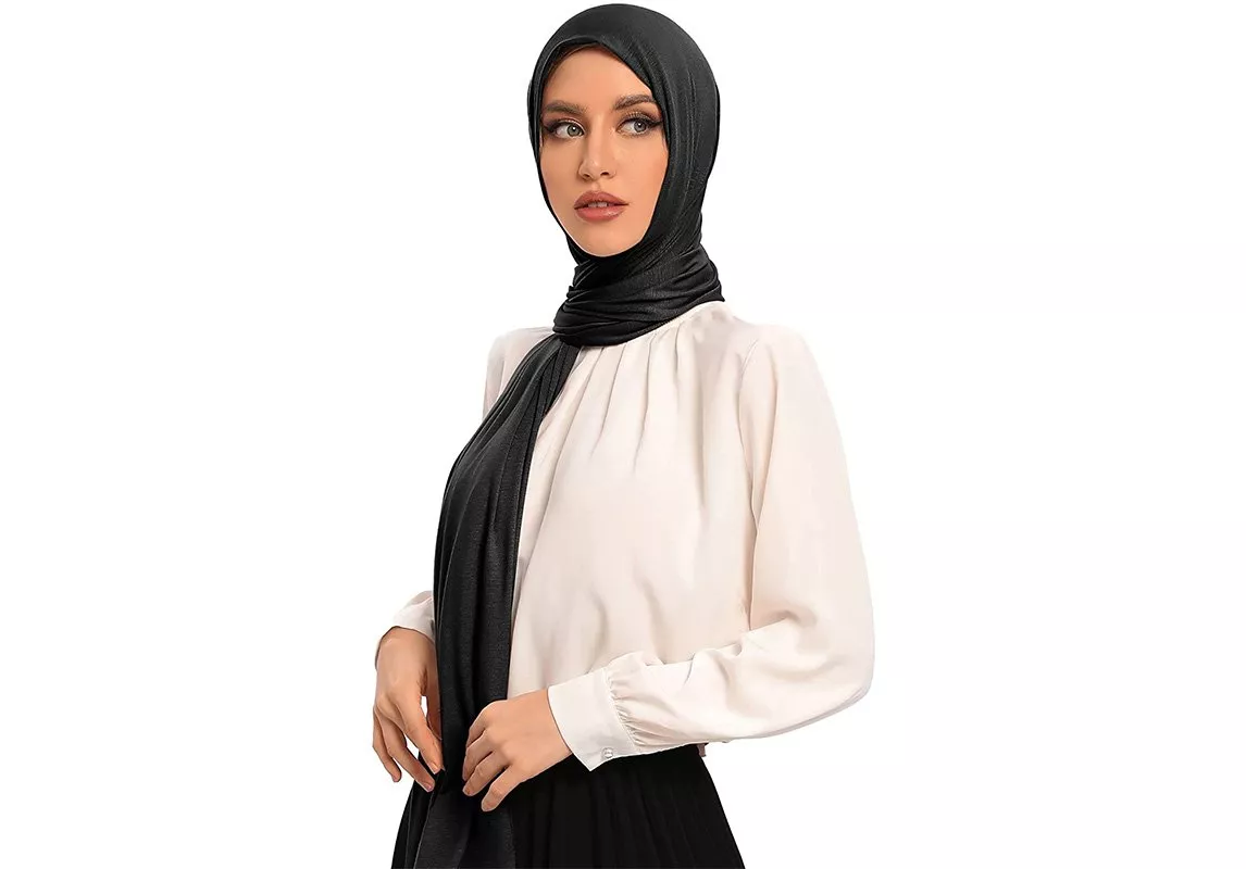 نكّهي لبس رمضان 2022 بلمسة أنيقة من خلال تسوّق توربان أو وشاح