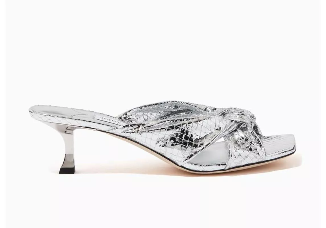 الحذاء أيضاً على قائمة دبش العروس، وهذه أجمل الموديلات لتتسوّقيها في صيف 2022