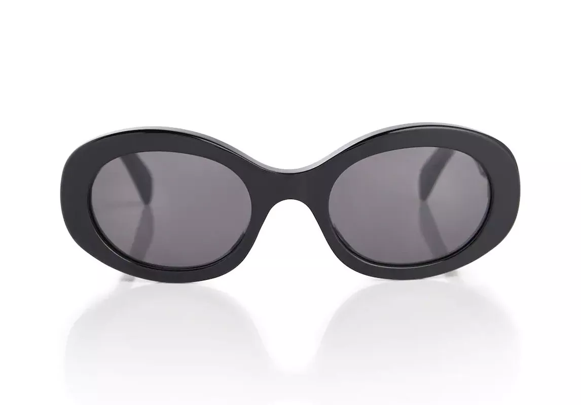 إن كنتِ تريدين اعتماد شكل واحد من النظارات الشمسية هذا الصيف، فاختاريه بموديل بيضاوي!