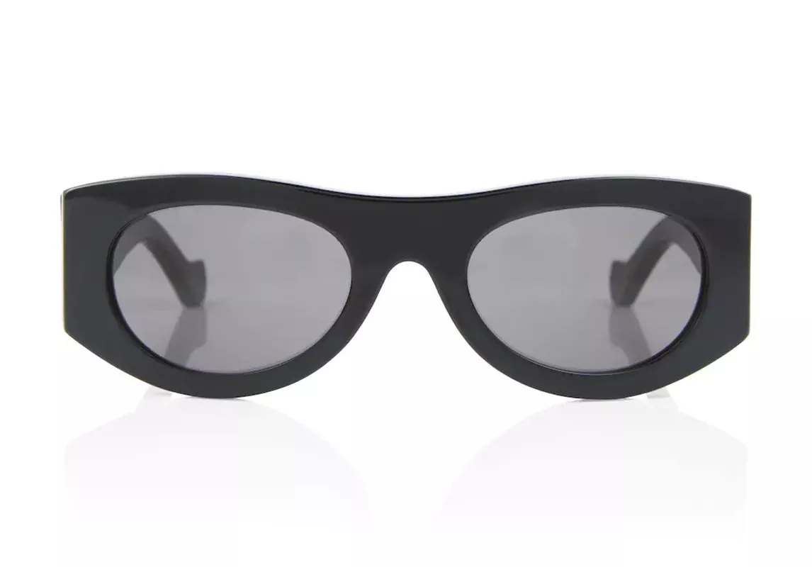 إن كنتِ تريدين اعتماد شكل واحد من النظارات الشمسية هذا الصيف، فاختاريه بموديل بيضاوي!