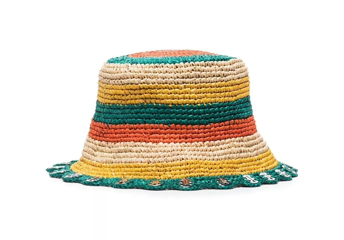 20 قبعة قش نراهن أنّكِ سترغبين بشراء 3 منها على الأقلّ في صيف 2022