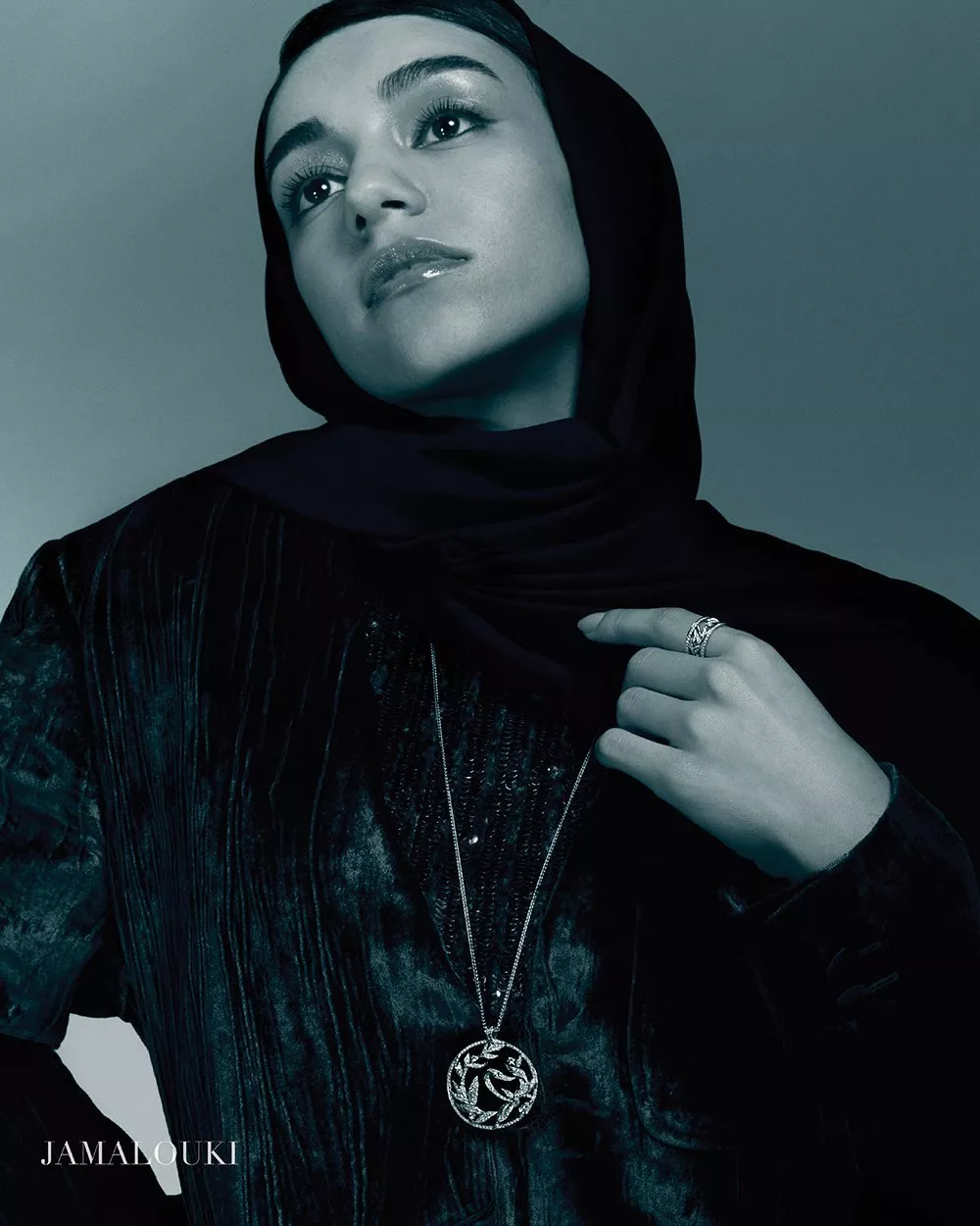 زينة عماد نجمة غلاف جمالكِ لعدد يناير 2023 وجلسة تصوير خاصة بمجوهرات Chaumet