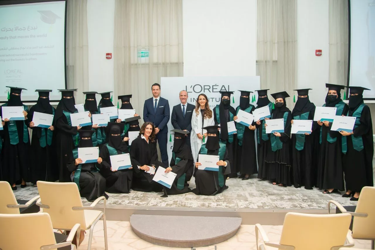 أكاديمية لوريال لتجميل الشعر في السعودية تخرّج أول دفعة من الطالبات