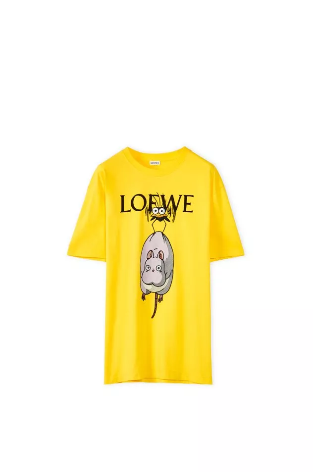 Loewe تطلق تشكيلتها الجديدة المستوحاة من فيلم Spirited Away بالتعاون مع Studio Ghibli
