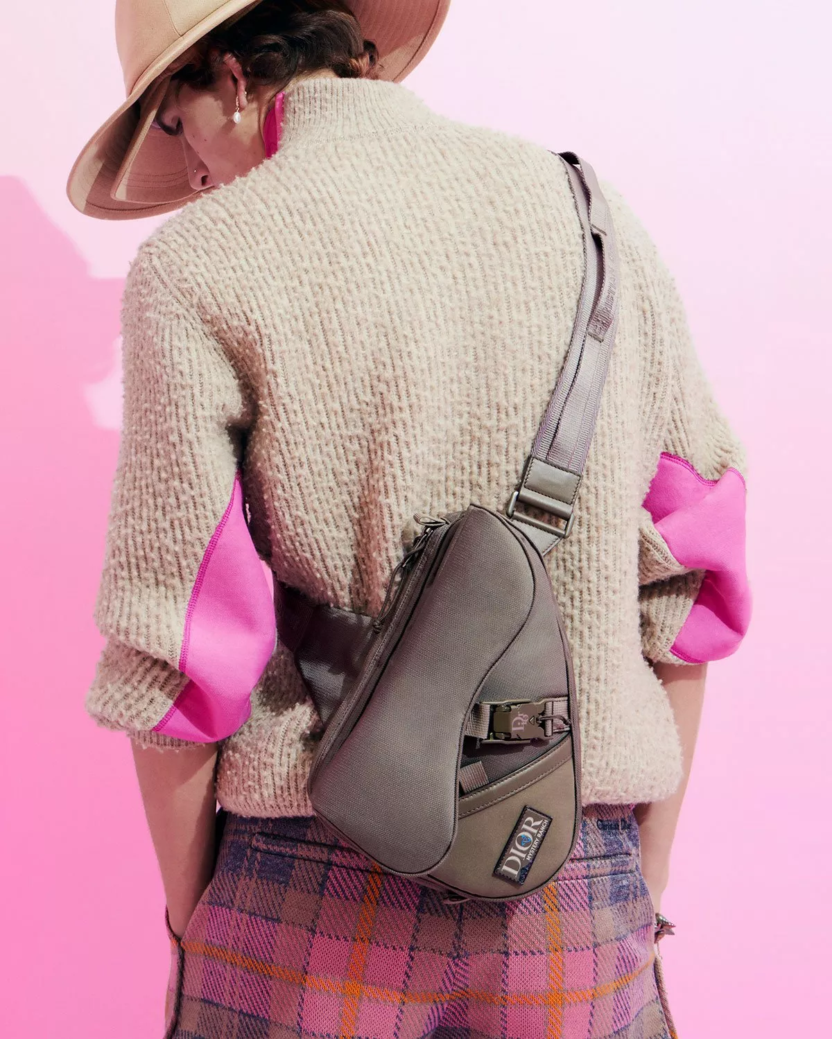 Dior تطلق حقائب جديدة بالتعاون مع Mystery Ranch
