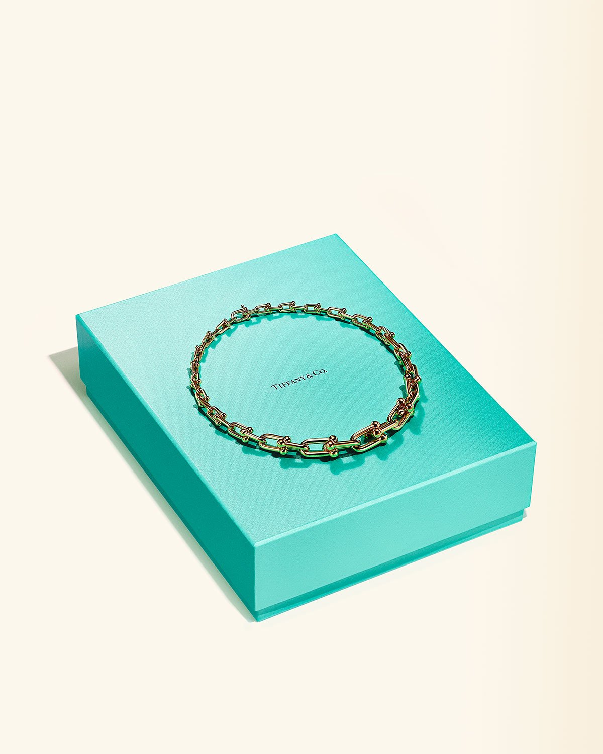 علامة .Tiffany & Co تطلق حملتها الجديدة احتفالاً بعيد الأم 