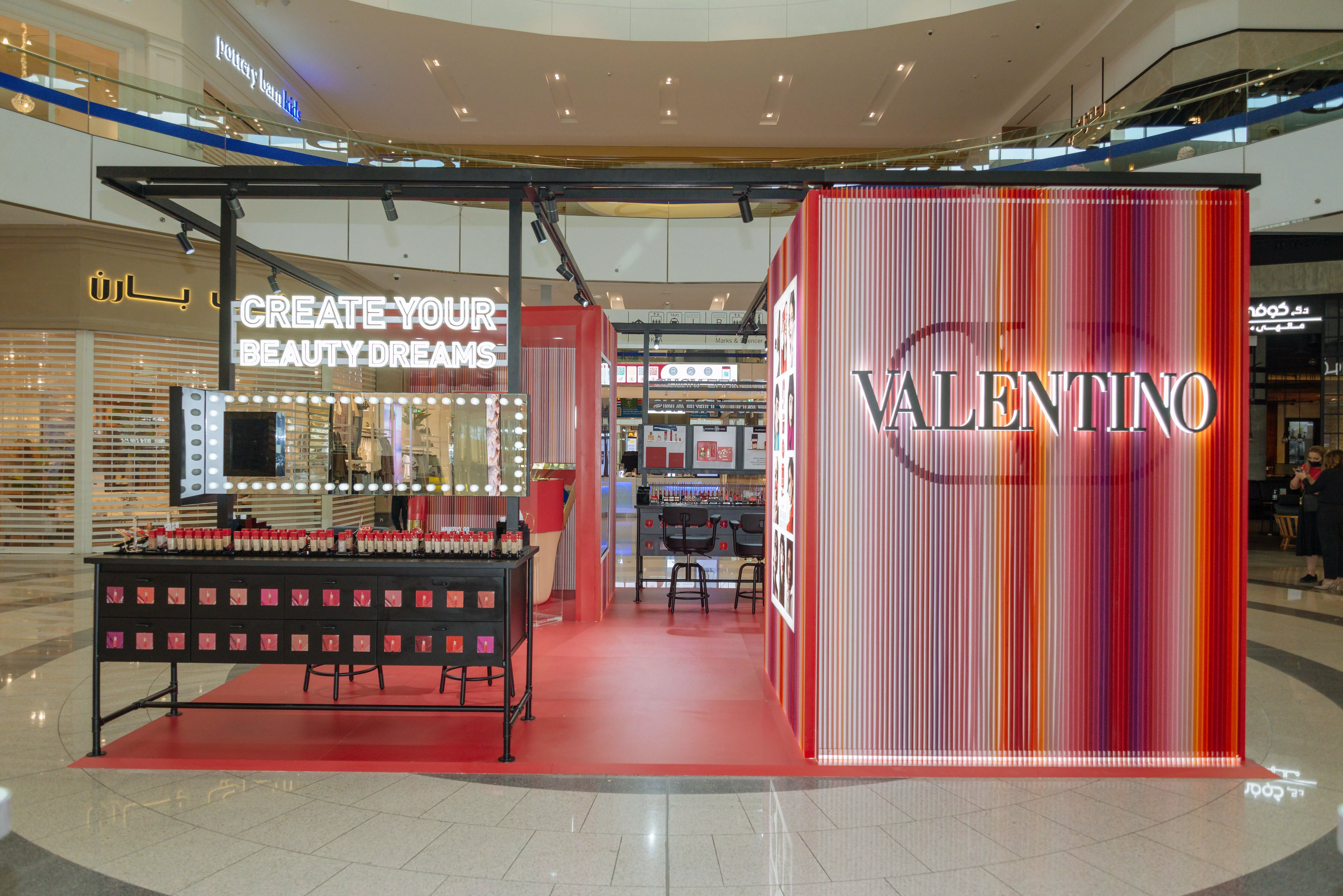 Valentino Beauty تطلق متجرها المؤقّت التفاعلي الأوّل من نوعه في الخليج في فيستيفال سيتي بقطر