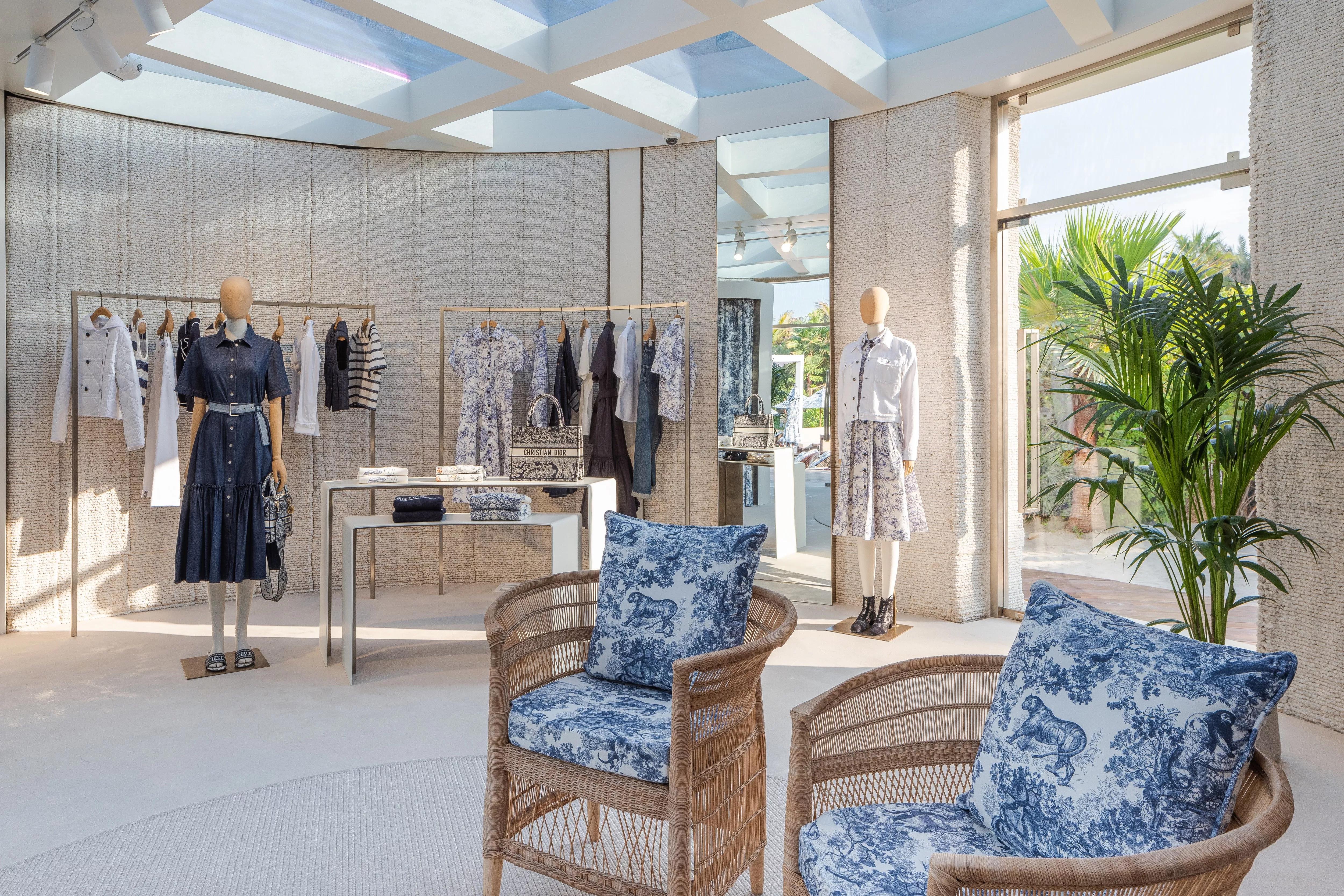 Dior تعيد افتتاح متجرها المؤقّت في نادي ناموس في دبي