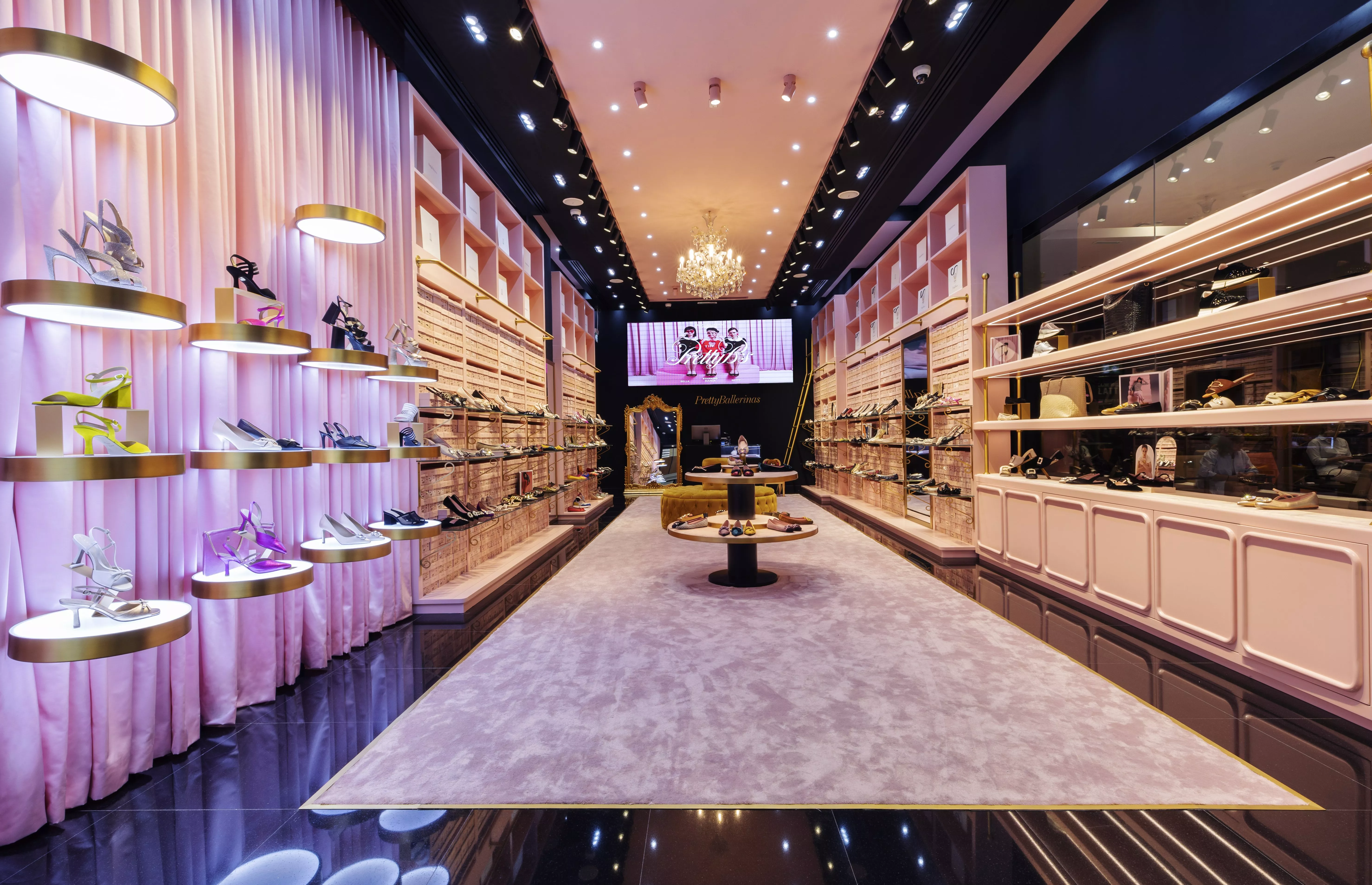 علامة Pretty Ballerinas تفتتح متجرها الأول في دبي مول