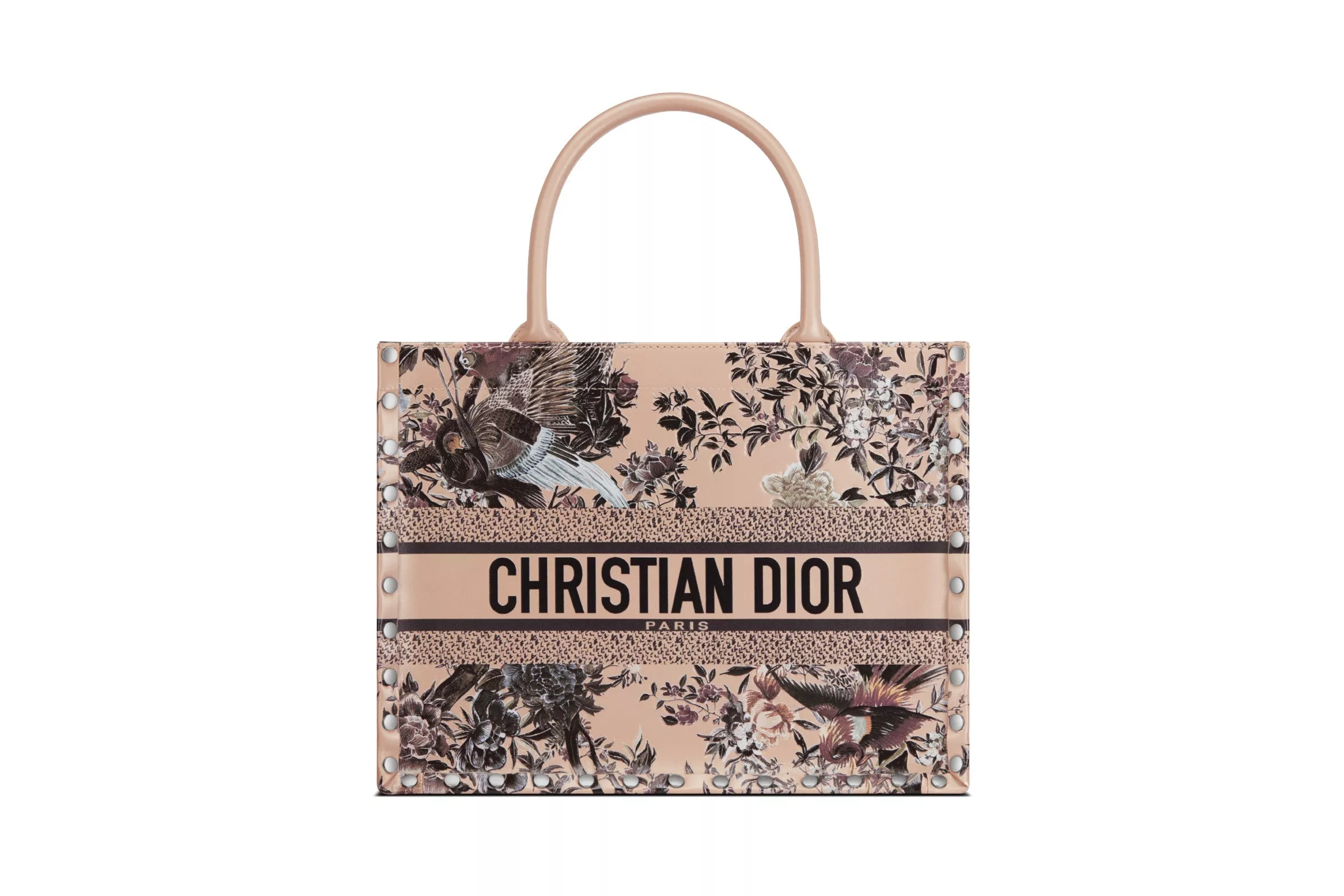 ديور تقدّم حقيبة Dior Book Tote بنمط الحديقة الشتويّة