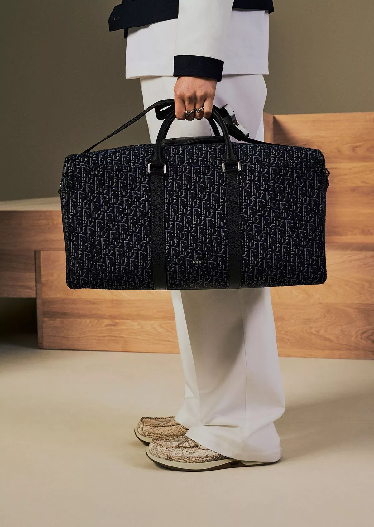 ديور تقدّم مجموعة الحقائب الجديدة ديور لانغو Dior Lingot للرجال