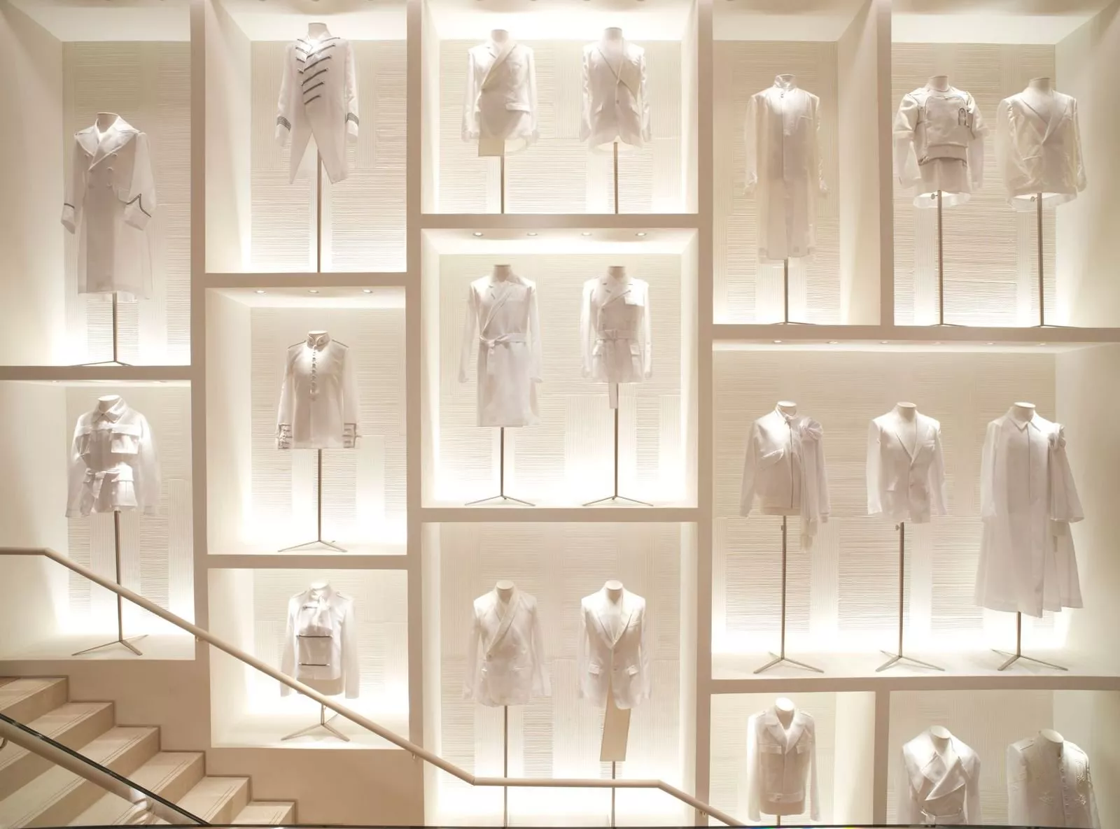 دار ديور Dior تعلن عن إعادة افتتاح بوتيك 30 Montaigne