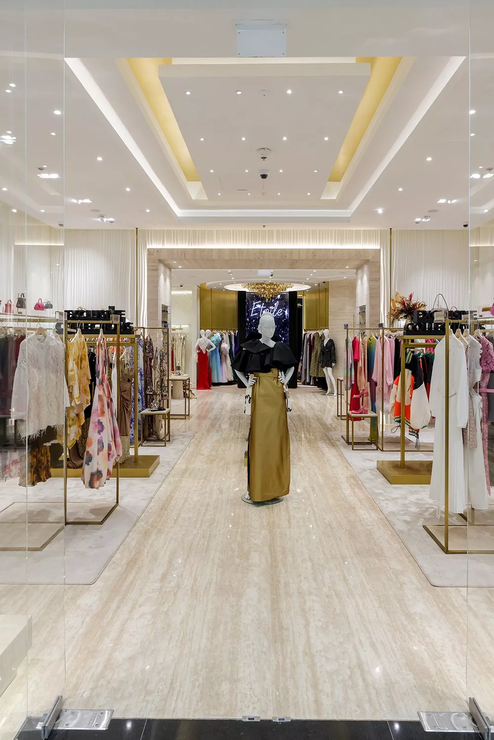 علامة Etoile La Boutique تفتتح متجرها الجديد في مول الإمارات