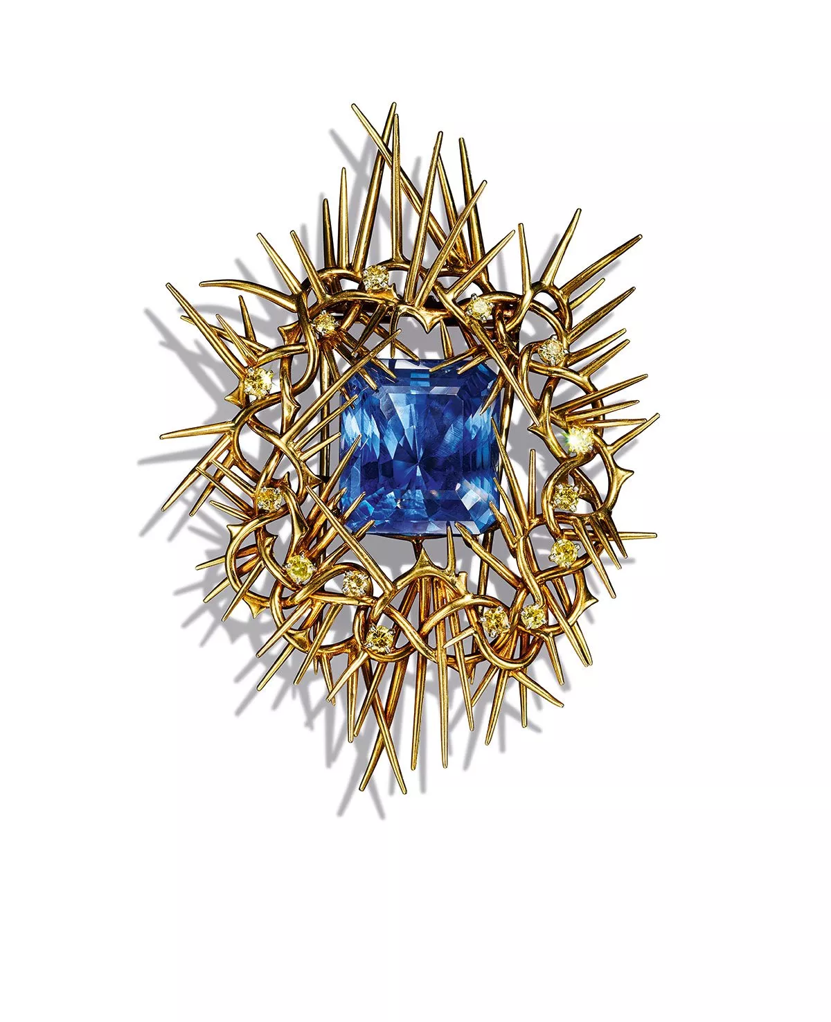 علامة Tiffany & Co تُطلق تصميم Crown of Thorns بالتعاون مع الفنان كيندريك لامار