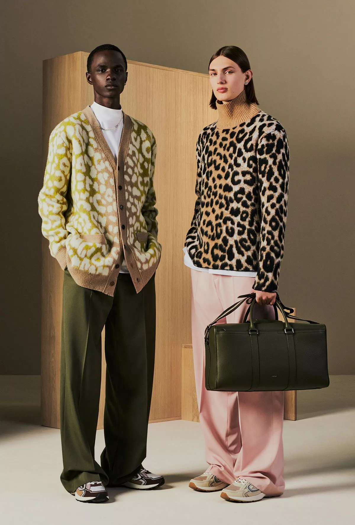 ديور تقدّم مجموعة الحقائب الجديدة ديور لانغو Dior Lingot للرجال