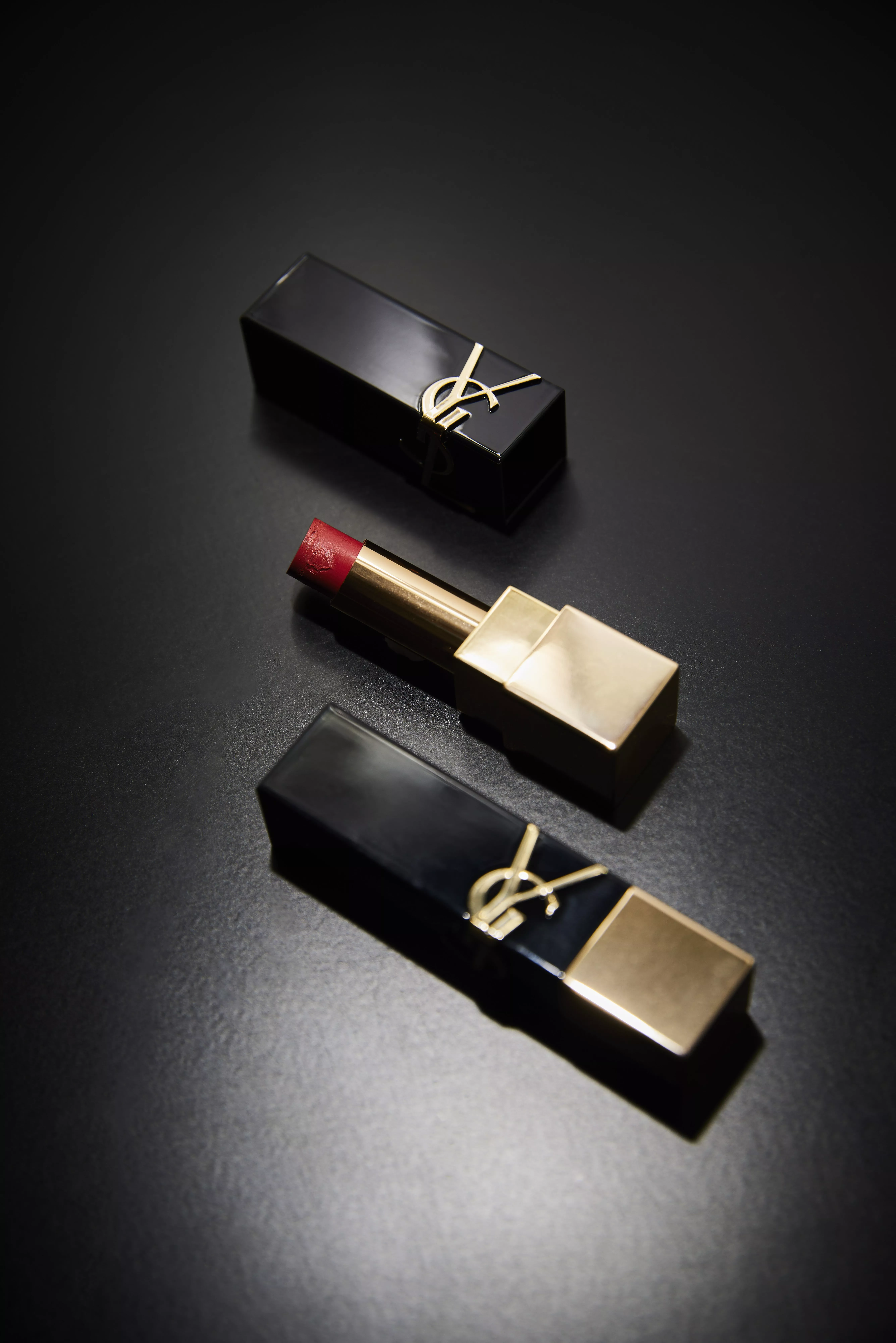 Yves Saint Laurent تطلق أحمر الشفاه The Bold من مجموعة Rouge Pur Couture