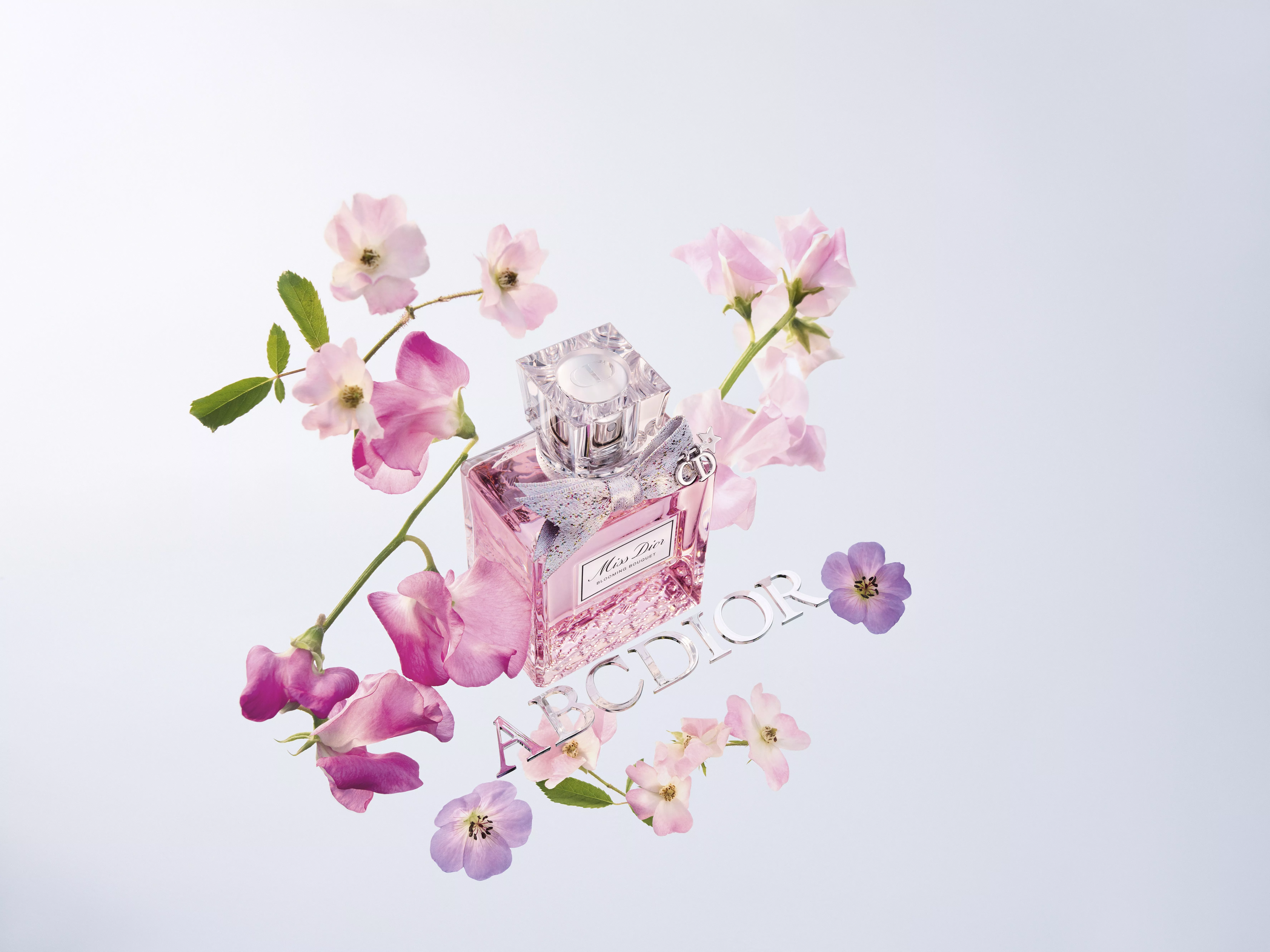 ديور تطلق حملة عطر Miss Dior Blooming Bouquet مع Natalie Portman