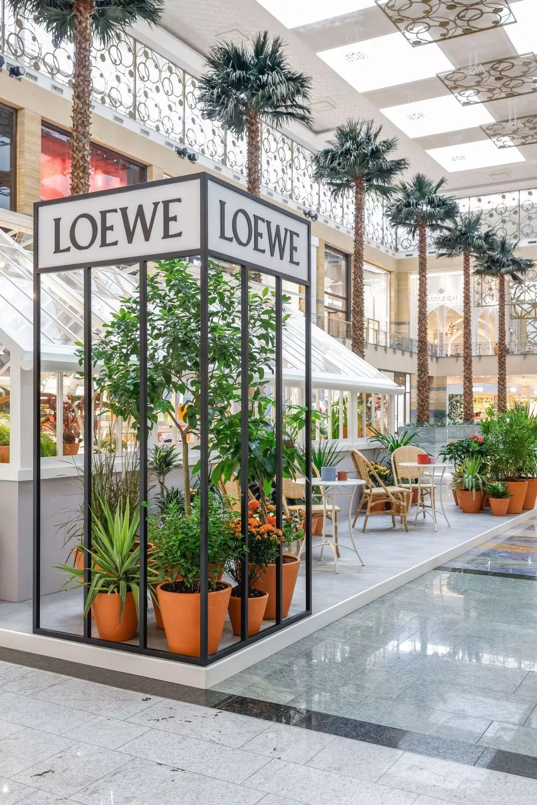 Loewe تفتتح متجر مؤقت مستوحى من البيوت الزراعية الزجاجية في سيتي سنتر مردف