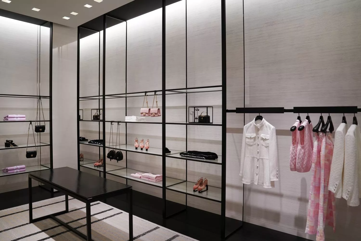 Chanel تفتتح بوتيك مزدوج في مول الإمارات في دبي في أبريل 2023