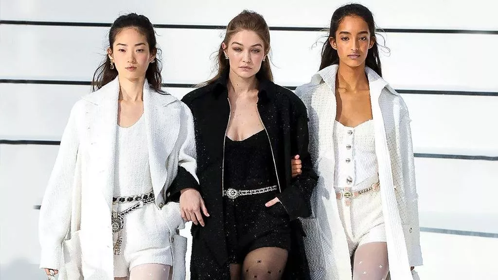 مجموعة Chanel لخريف 2020: تصاميم تعكس الرومانسية بطريقة غير تقليدية