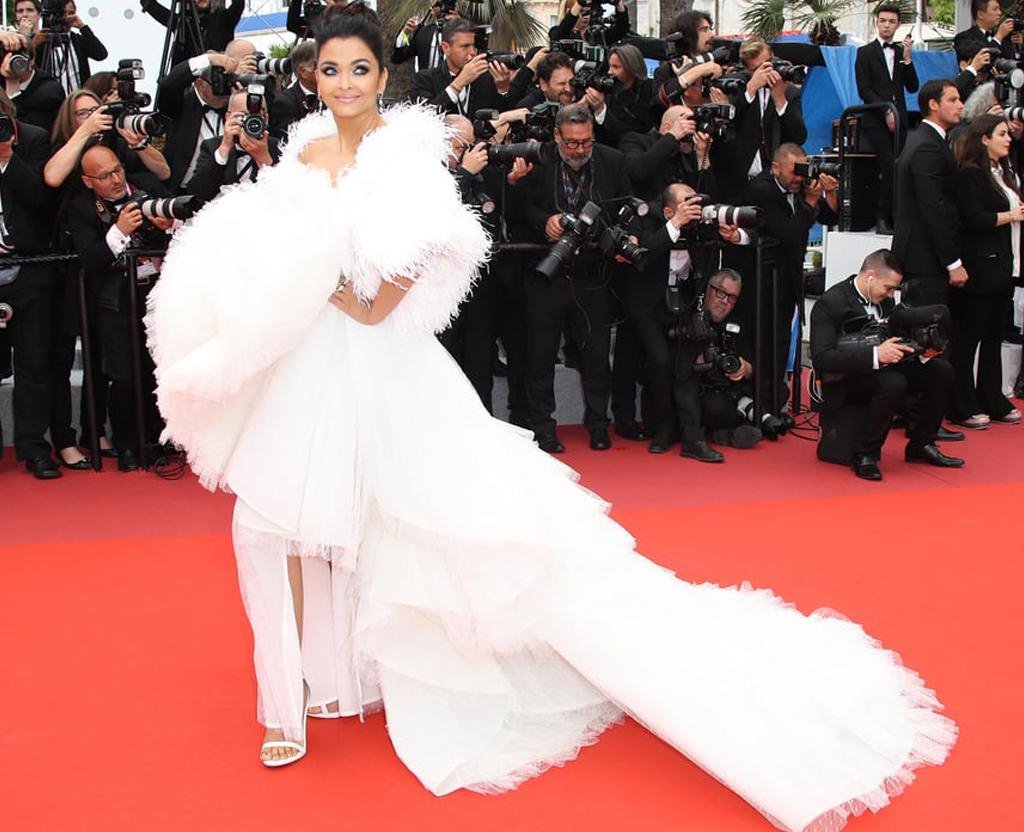 فستان فساتين طويلة مهرجان كان السينمائي كان 2019 aishwarya rai ايشواريا راي اشي ستوديو  ashi studio