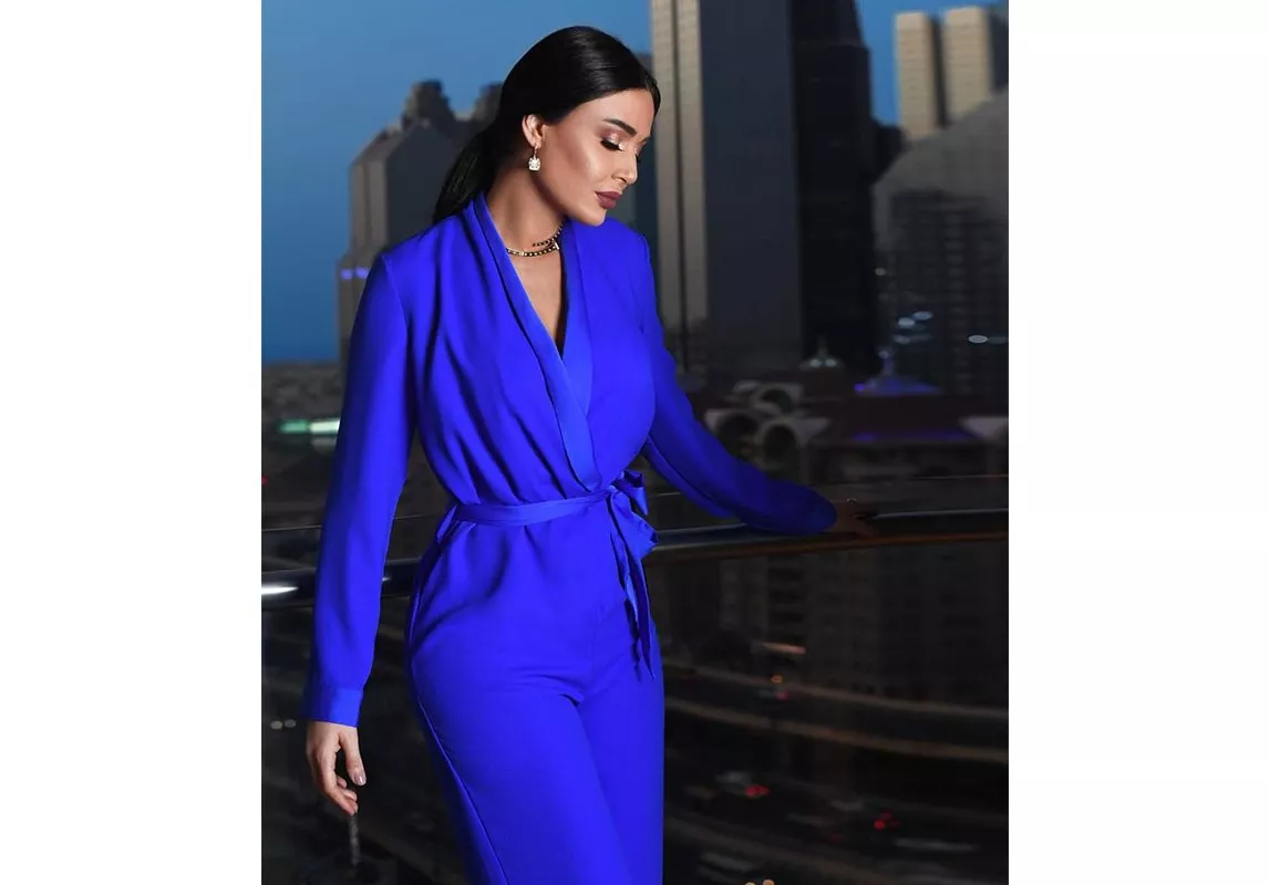 سيرين عبد النور في دبي: إطلالة باللون الأزرق تحاكي الأناقة والجمال!