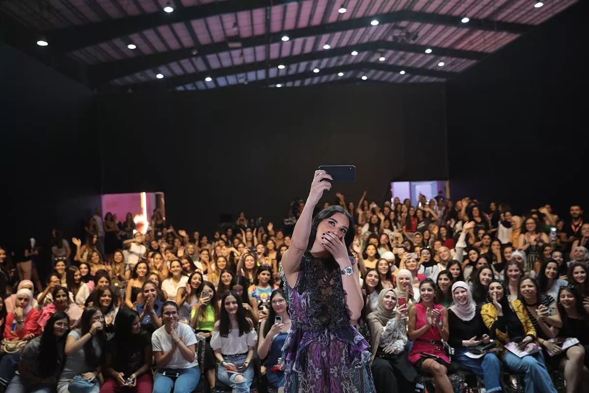JamaloukiCon 2019: سيرين عبد النور تسرق الأضواء على منصة M.A.C في اليوم الأخير!