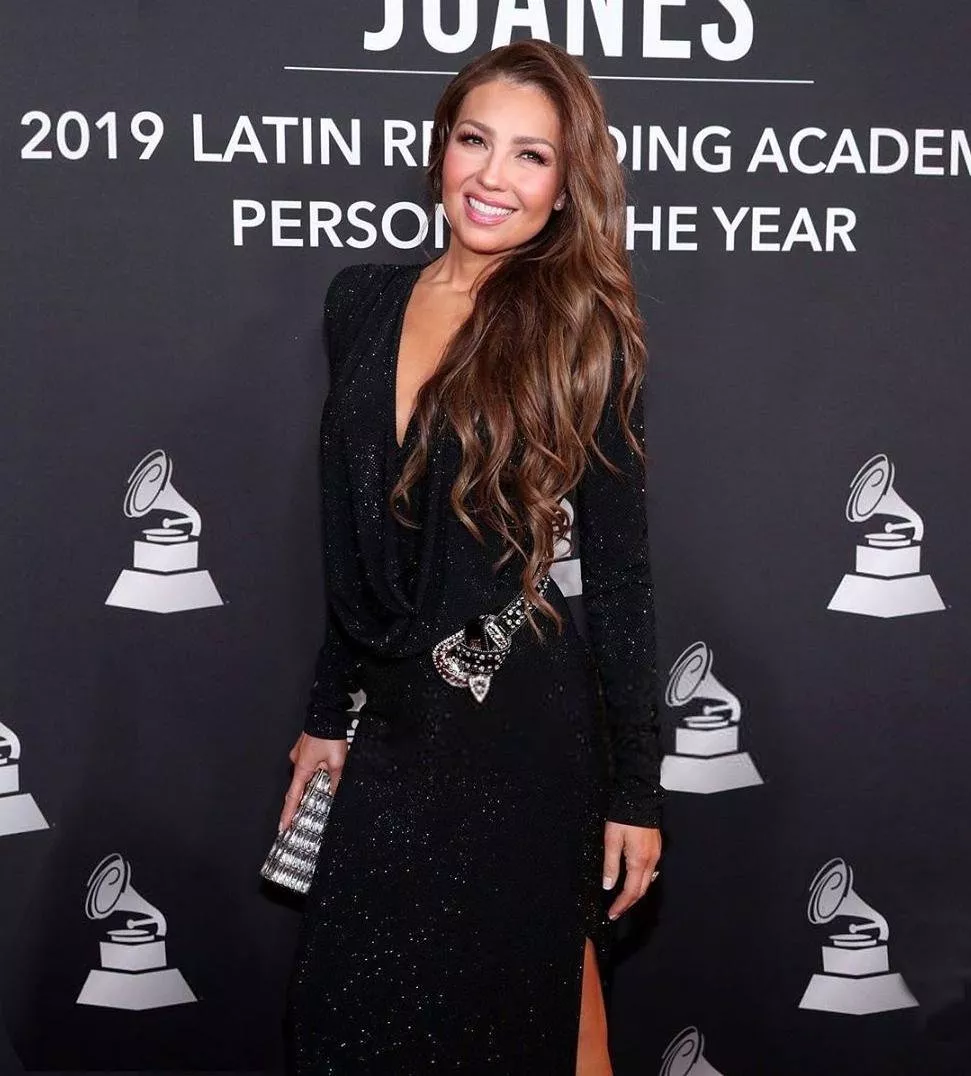 الممثلة المكسيكيّة Thalia في 3 إطلالات جذّابة خلال حفل توزيع جوائز غرامي اللاتينية
