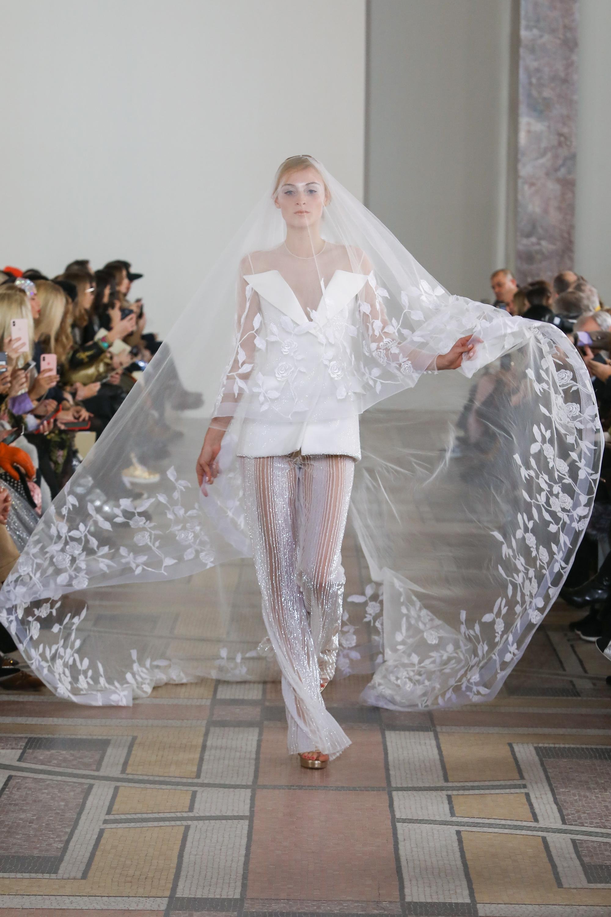 أسبوع الموضة الباريسي مجموعة جورج شقرا للخياطة الراقية لربيع وصيف 2020