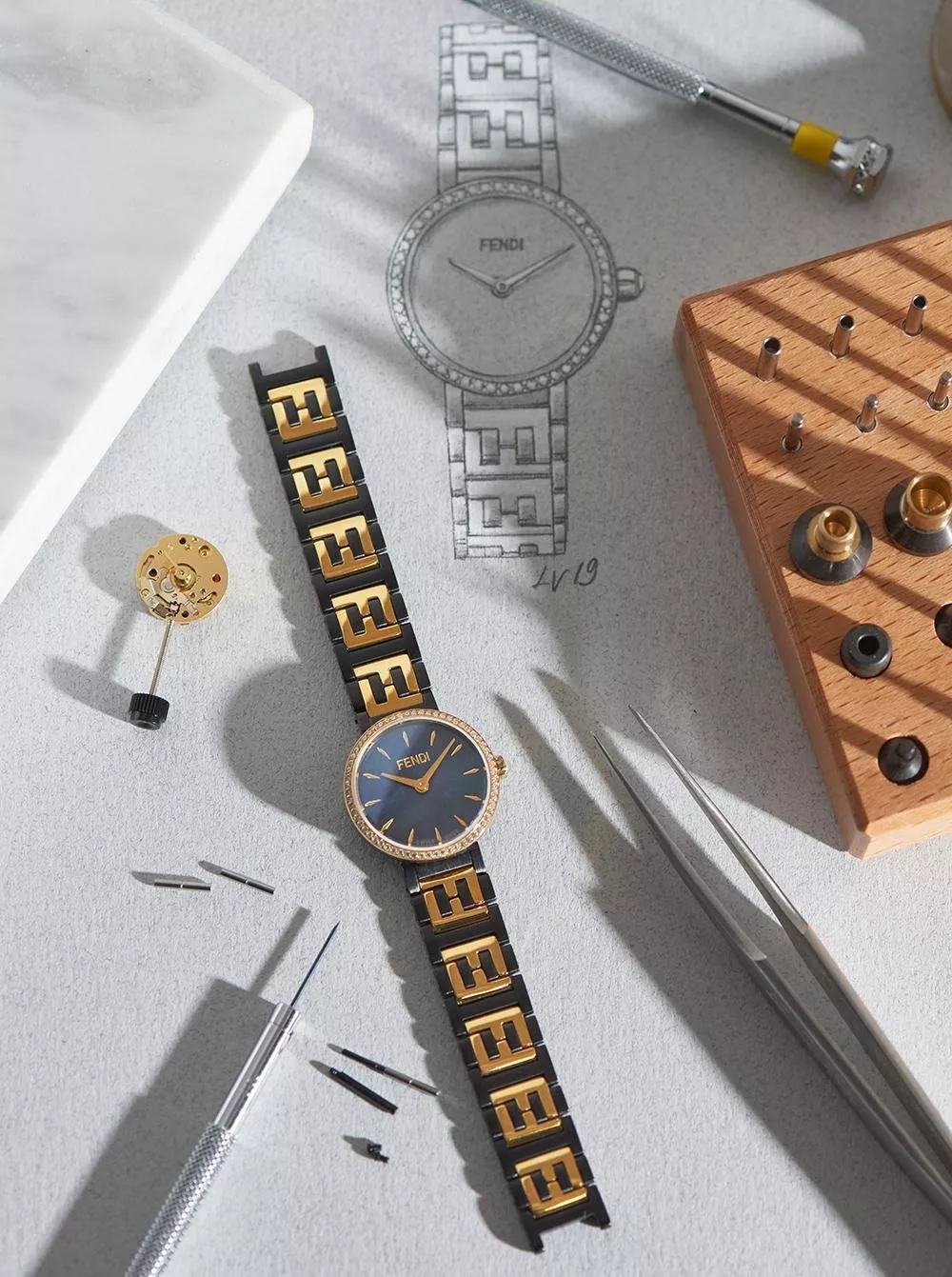 Fendi تكشف عن ساعتها الجديدة Forever التي تمزج بين الدقة السويسرية والتصميم الإيطالي