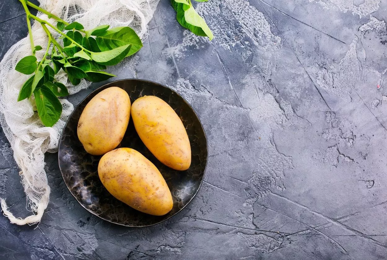 كيفية استخدام البطاطا لمنع تساقط الشعر وتعزيز نموّه