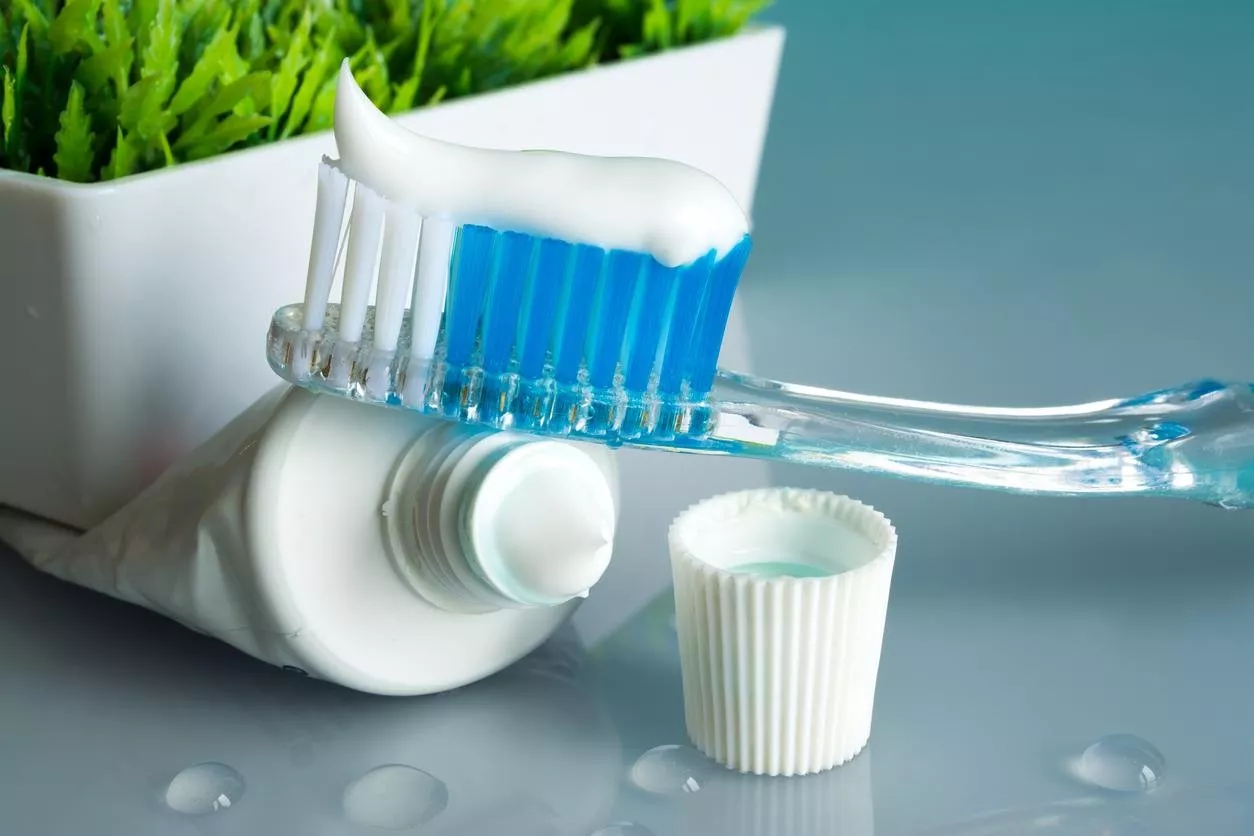أفضل معجون اسنان طبيعي: مميزاته وطرق تحضيره في المنزل